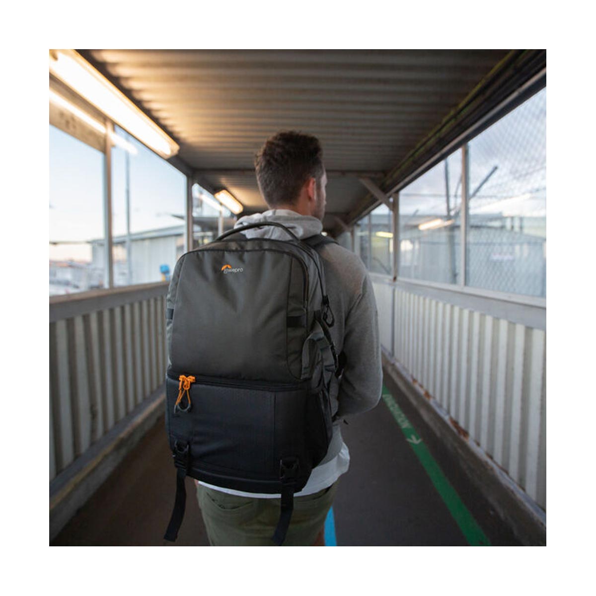 返信ありがとうございましたLowepro FastpackBP 250 AW III - リュック