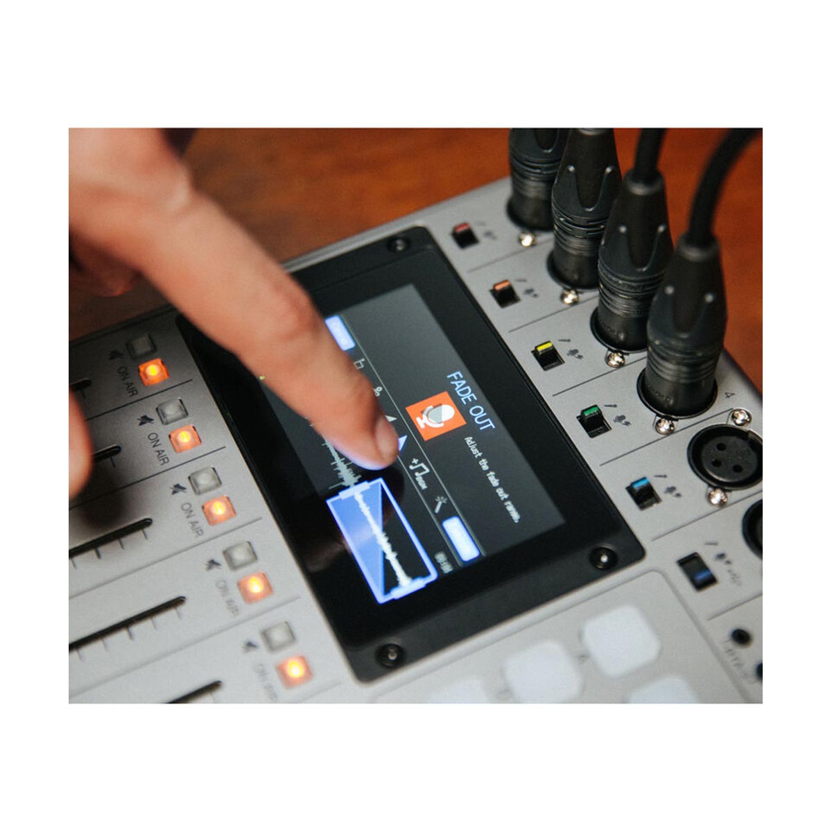 ZOOM ズーム / PodTrak P8 オールインワン・ポッドキャストスタジオ：イシバシ器 ＷＥＢ ＳＨＯＰ - 楽器・音響機器